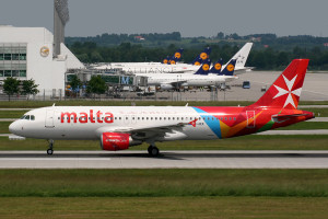 Airbus_A320-211_Air_Malta_9H-AEK_(9370312677)